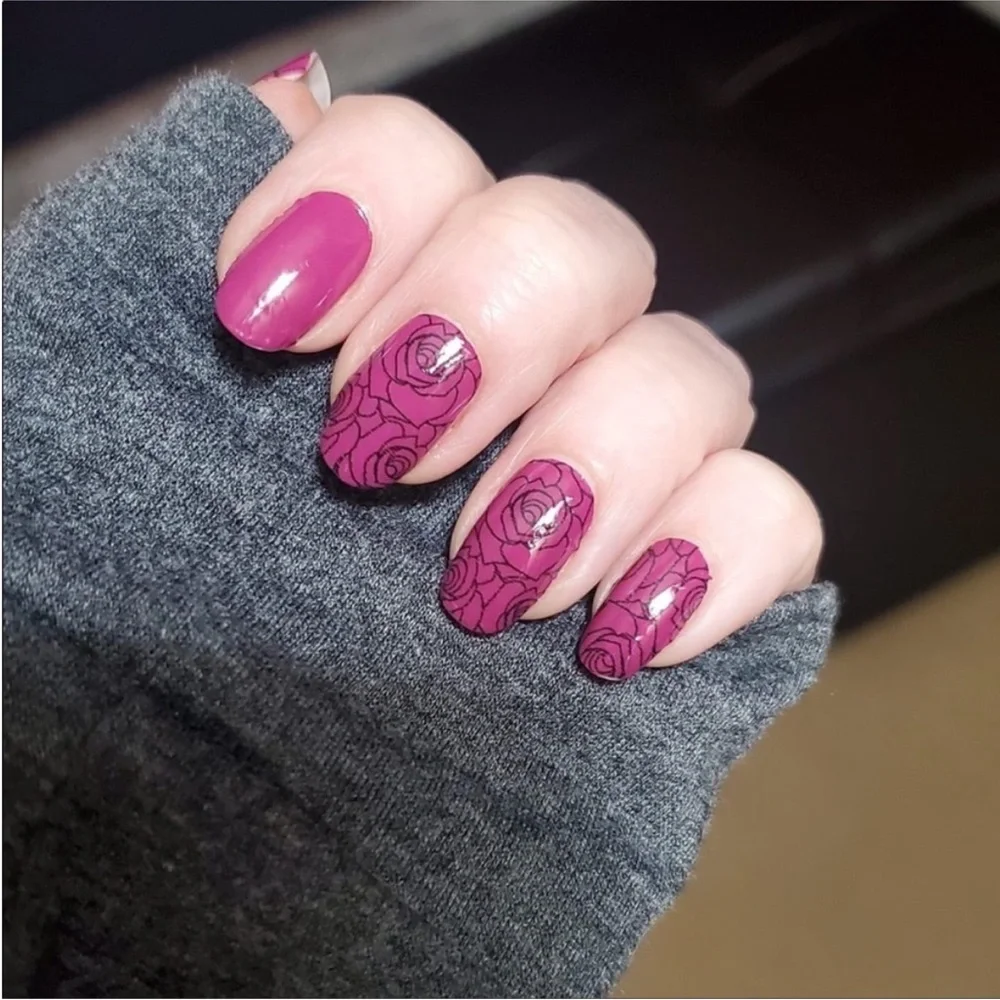 *Retired* Color Street: Rose Goes | Floral Pink Valentine’s Day Berry Fall - Picture 1 of 12